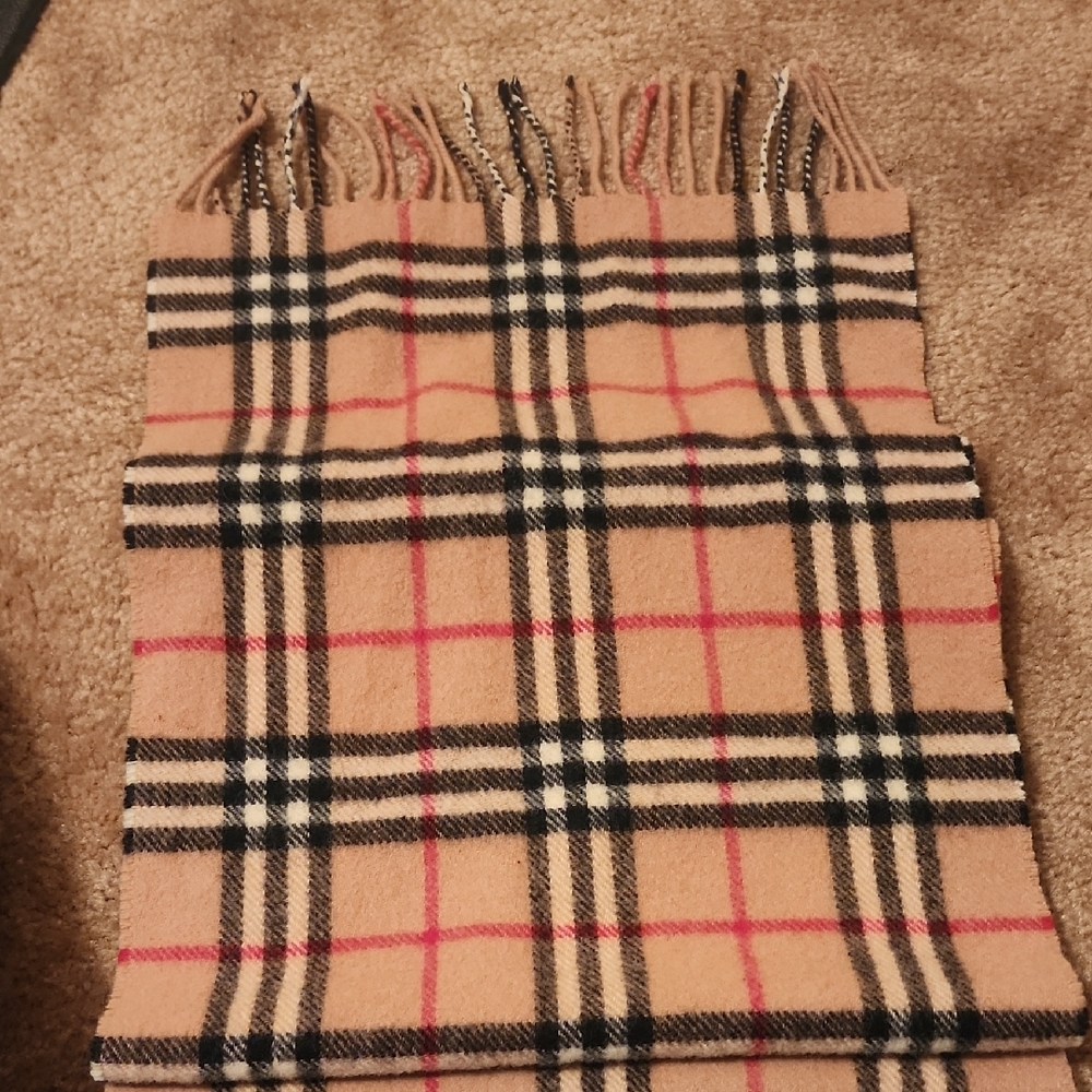 Burberry Lambswood Scarf - Picture 8 of 15